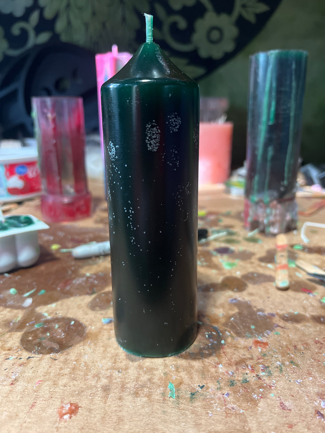 Unscented green pillar