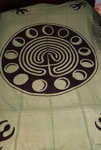 Celtic Earth/Moon Phases Tapestry green and black