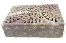 Load image into Gallery viewer, Floral Net Soapstone Box