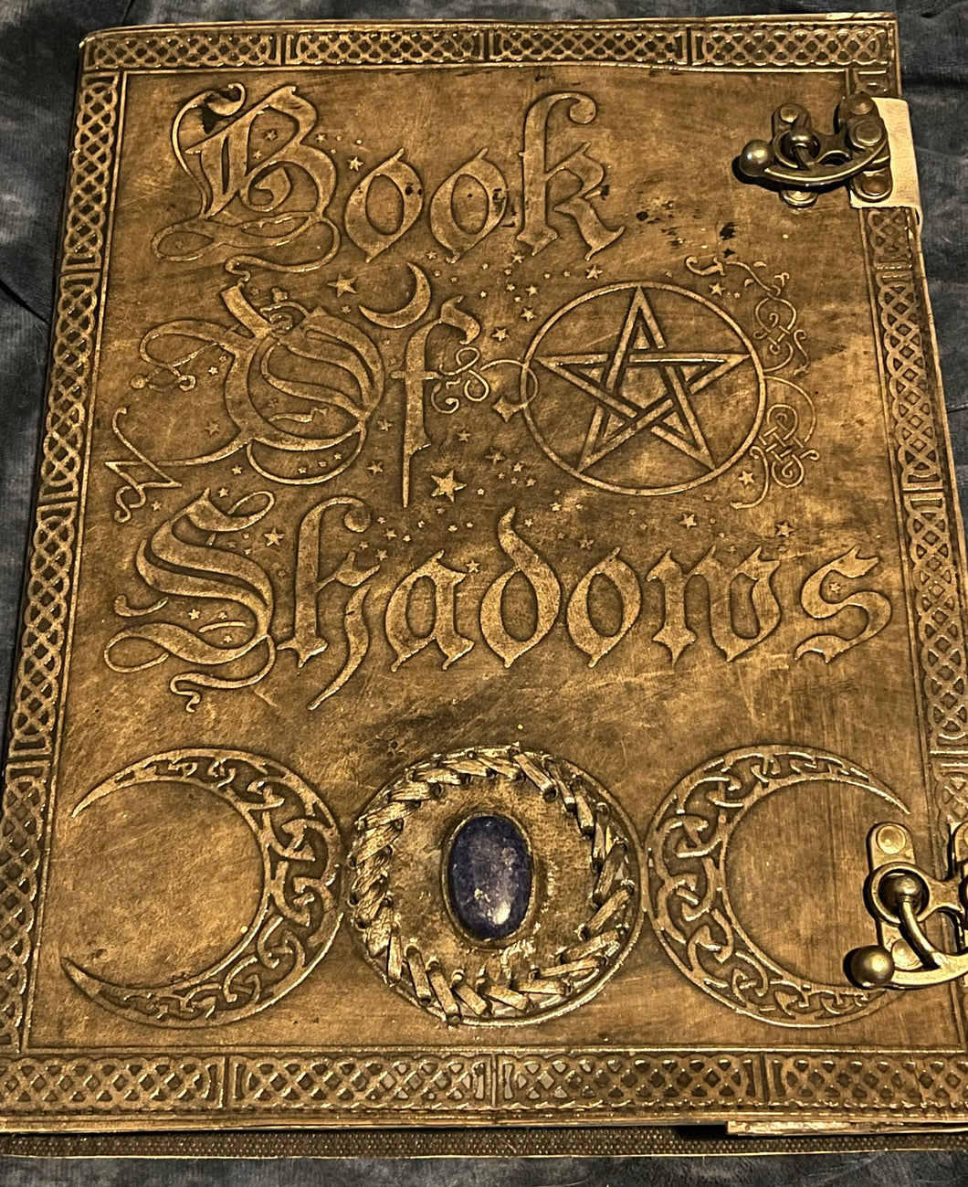 Book of Shadows, dual latch