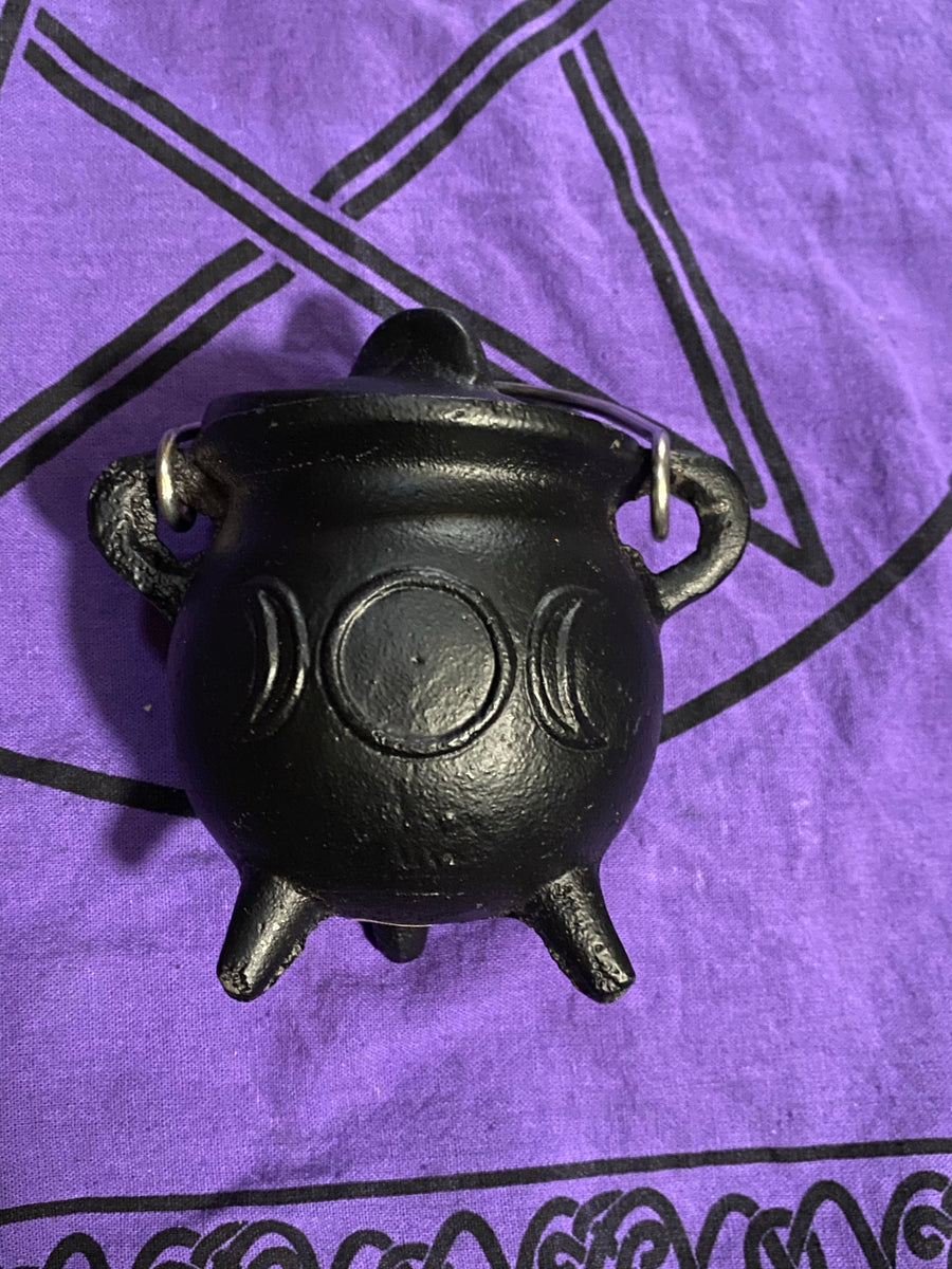 Cast Iron Cauldron (4 choices) – The Witches Resistance