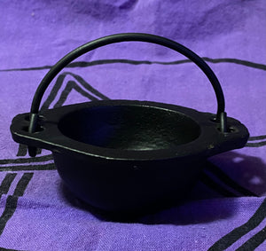 2.5” Cast Iron Cauldron