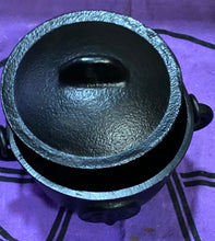 Load image into Gallery viewer, 4.5” Triquetra Cauldron