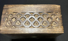Load image into Gallery viewer, Carved pentacle in knot with side carving