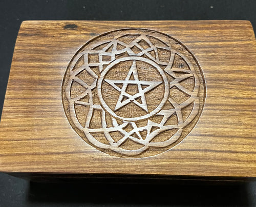 Carved pentacle in knot